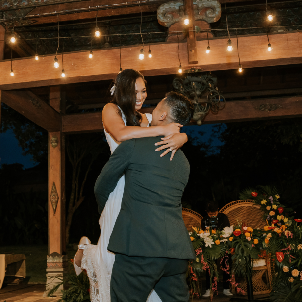 Alexandra and Raymond wedding moment 2